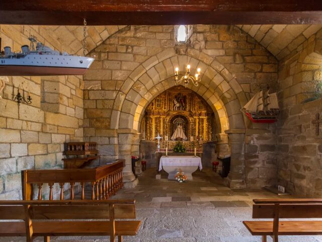 Interior de la capilla de A Lanzada