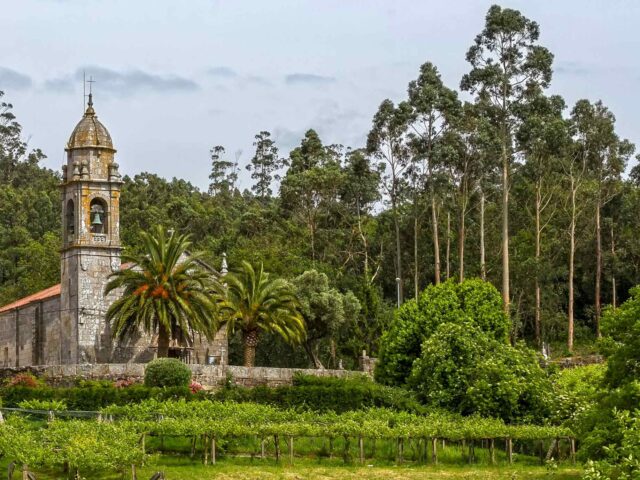 Fachada de Santo Estevo de Noalla