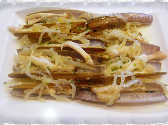 Razor clams in Marinara sauce