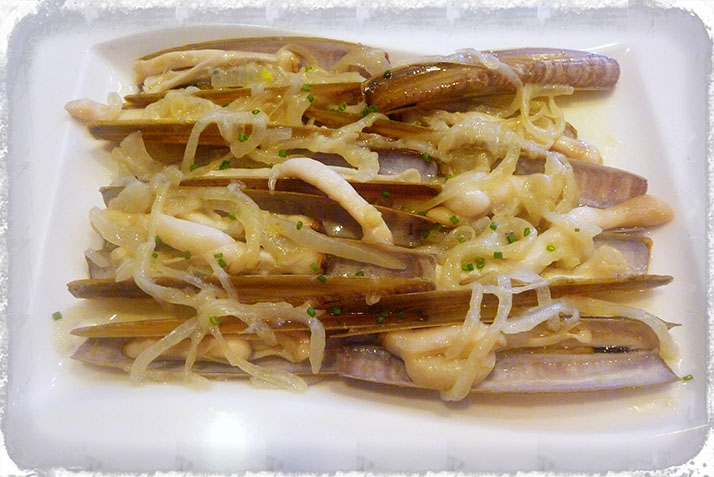 Razor clams in Marinara sauce