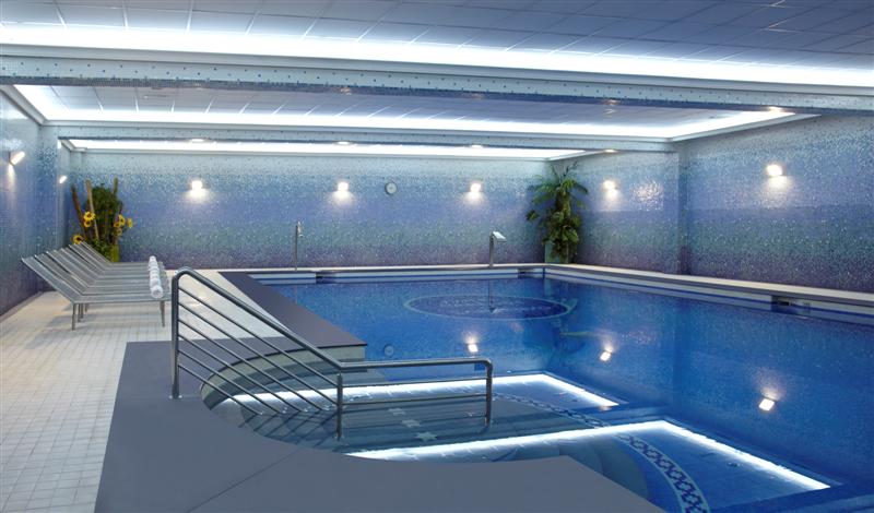 Heated swimming pool